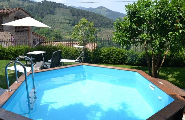 Stunning villa with WIFI, A/C, private pool, TV, terrace and panoramic view, close to Lucca