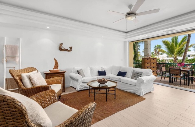 Stunning Yacht Club, Short Walk to Beach W/Pool!