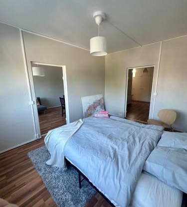 Stylish 2 Bed Central Apartment with Park View