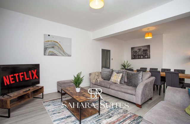 Stylish 5BR – Contractor Stay & Parking – 20% Off
