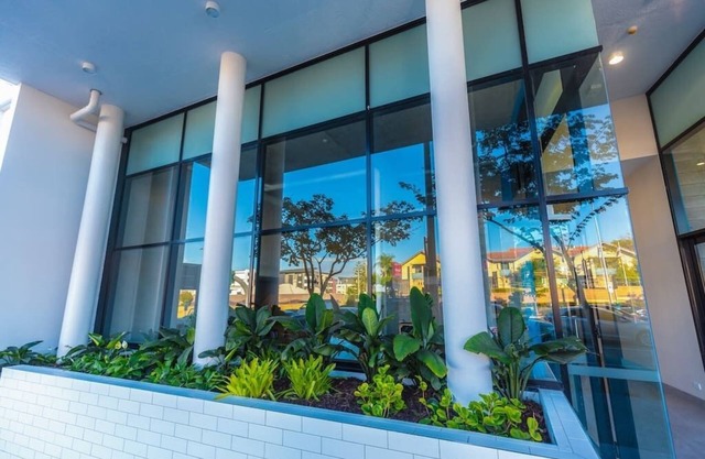 Stylish, modern king hotel room in Brisbane