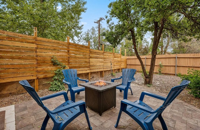 Stylish Mountain Home w/Exquisite Studio Loft! Walk to Downtown & NAU!