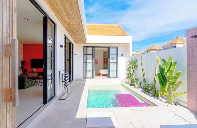 Stylish Private Pool Villa in Pererenan