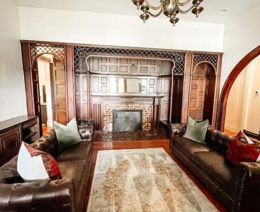 Stylish Spacious Apartment with King and Queen Beds