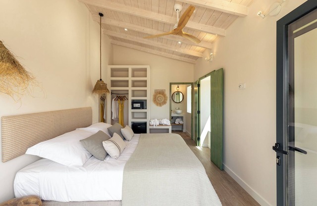 Suite 2: Double/Twin Superior with private terrace and Pool view
