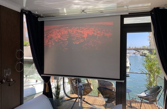 Suite : Nid d'amour sur l'eau avec Balnéo transparente (Port Fréjus)