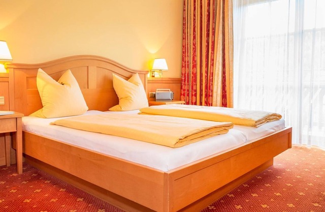 Suite Waldfee, shower, toilet, anteroom, bedroom - Hotel Matschner