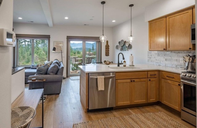 Suncadia 2 Bdrm Village Chalet Water Mountain View