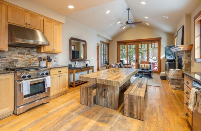 Suncadia 2 Bed Village Chalet Hot Tub + Game Room
