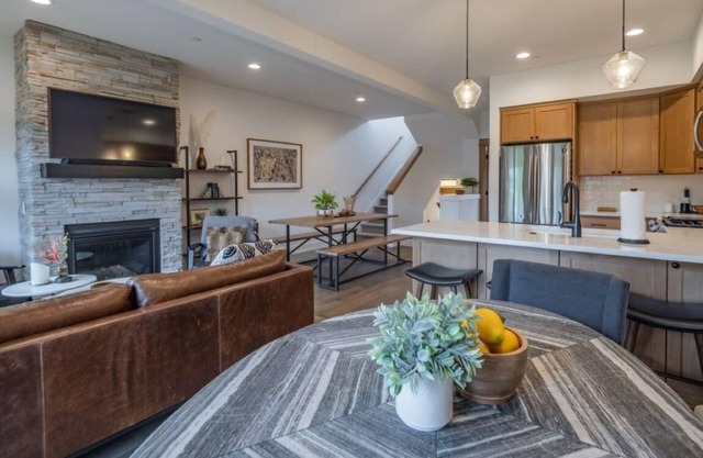 Suncadia 3 Bdrm Village Chalet Waterfront Home