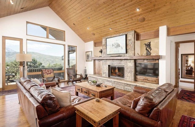 Sunrise Luxury | Hot Tub, Game Room & Valley Views