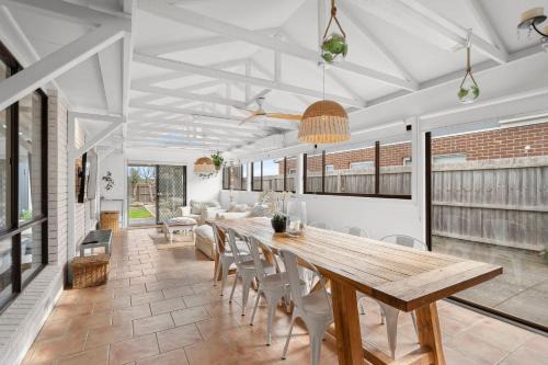Sunset Bay coastal retreat 3 min walk to foreshore