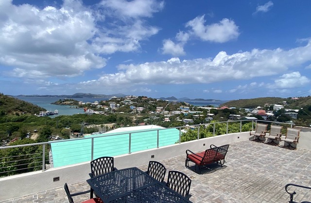 Sunset Hideaway Suite - Oceanview/central to Cruz Bay