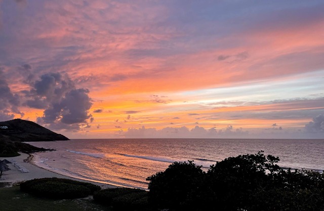 Sunset Reef: An Oceanfront 3 Bedroom Condo in Gentle Winds