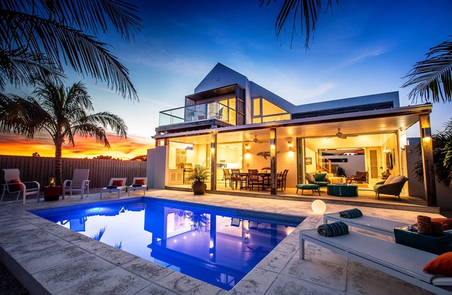 SunsetOne Beach Villa - Golf Cart 6 seats, Kayaks, SUPs; Free Beach Set Up