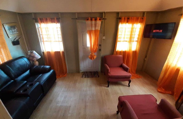 🌞 SunSpot Chattel House - Close to Everything