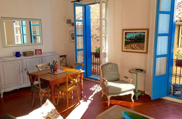 Super Clean, Sunny, Elegant, 2 Bedroom Character Apt In The Heart Of Pezenas