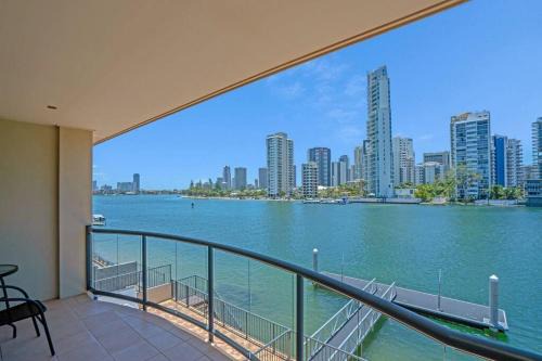 Superb Waterfront Villa in Surfers