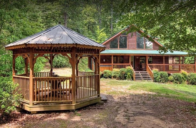 Sweet Seclusion, Hot Tub, Air Hockey, WIFI, 685 FREE tickets each paid day
