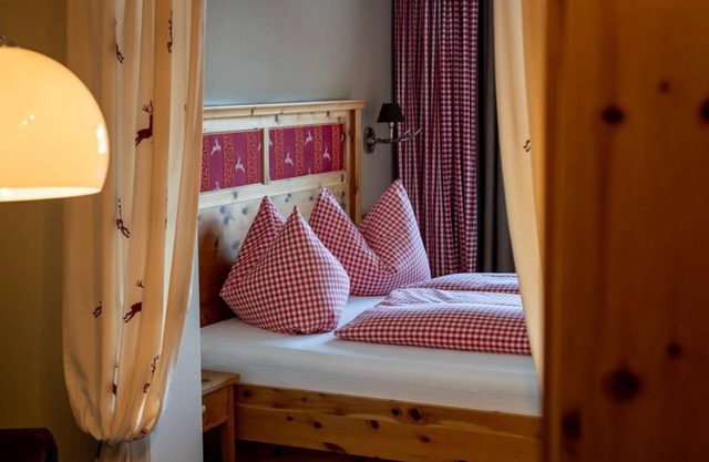 Swiss stone pine room - Golfvilla