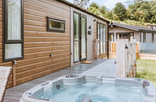 Sycamore Lodge VIP Hot Tub and Pet Friendly