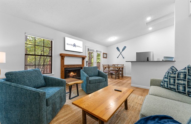 Table Rock Lake Access-Upgraded Bungalow-Free Attraction Tickets-Cmty Pools, Mini Golf, Pickleball