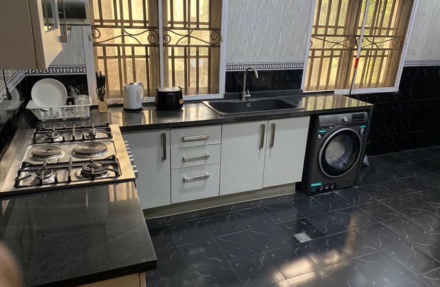 Tenny's Place Apartments Jabi
