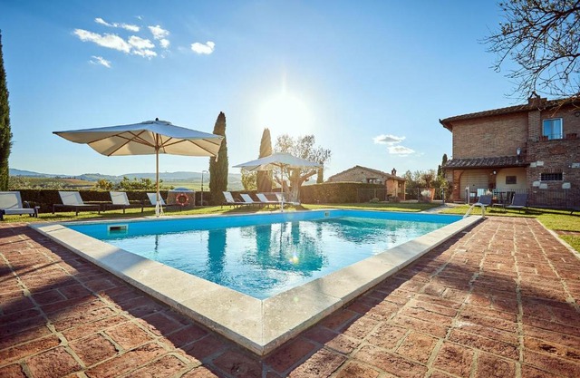 Tenuta Golo Luxury Villa - Wine Estate with Pool near Montepulciano