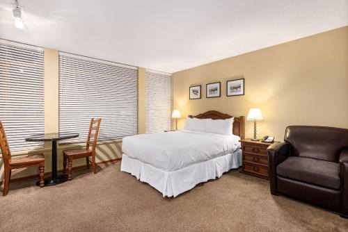 Thanksgiving Special Cascade Lodge suite WIFI cable TV 2 hot tubs pool gym sauna bike & ski storage room