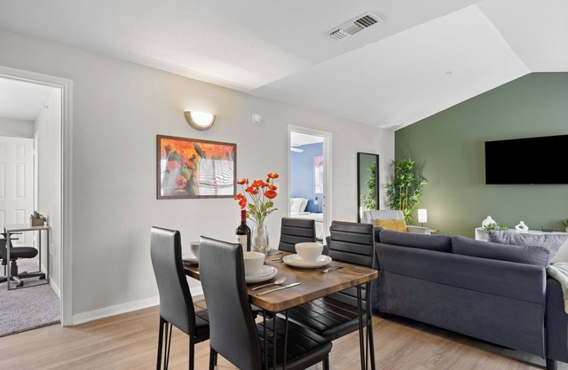 The Avocado: Pool, Gym, Sleeps 12 - Near ACL, Downtown Austin & Barton Springs