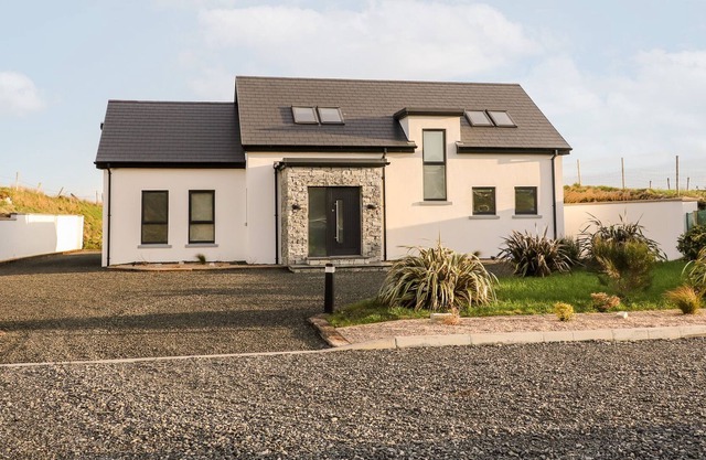 THE BEACHHOUSE, pet friendly in Gortahork, County Donegal