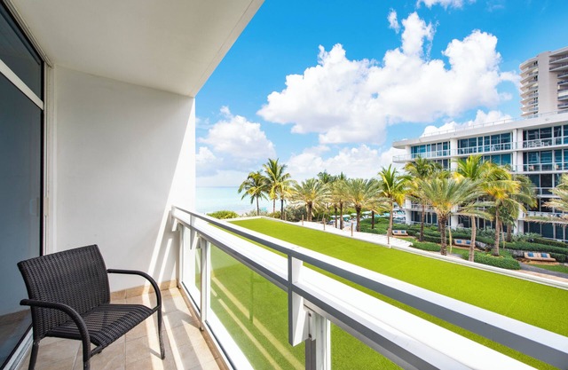 The Carillon Hotel One Bedroom with Balcony