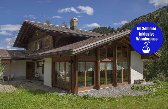 The chalet is located in the middle of the skiing and hiking area of Adelboden.