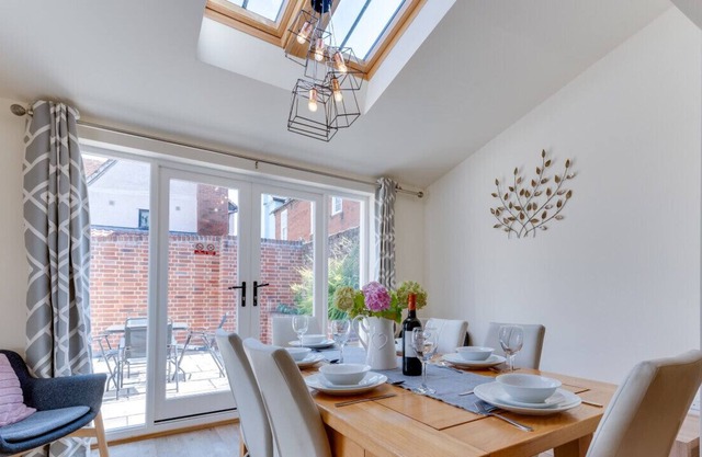 The Coach House - Three Bedroom House, Sleeps 6