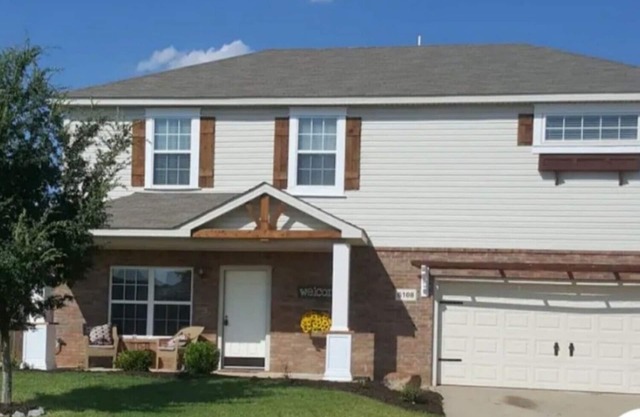 The Comfort Gathering , 4 bedrooms, 2 kings, 3 bath, sleeps 16, group-friendly.