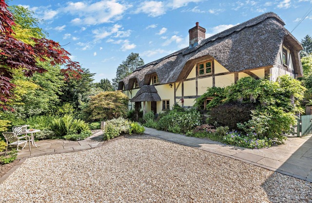 The Cottage: Idyllic New Forest Thatched Cottage 5 Bedrooms