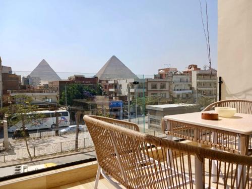 The diamond pyramids view inn