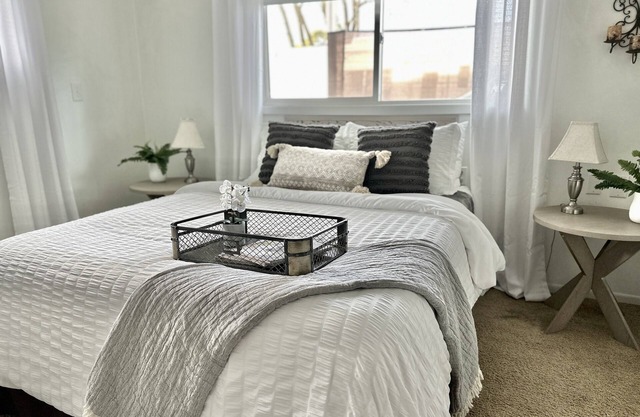 The Fireside Suite - Cozy - 2BR Home, Pet-Friendly