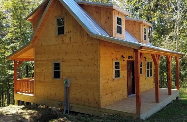 "The Genoa" a Rustic Adventure - Amish-Built Deluxe Cabin
