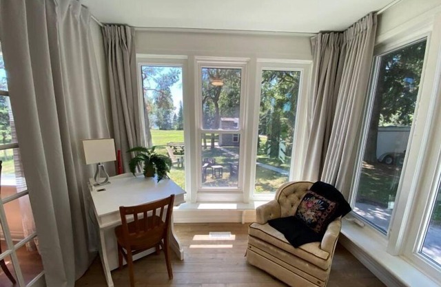 The Highway House-PEC getaway