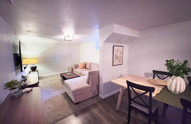 The Juniper at Clay House - Charming 1BR Apt in the Heart of Denver