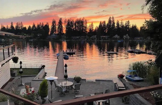 The Lake Cottage at Camp Midles