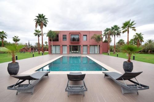 THE MAJESTIC VILLA - HEATED POOL