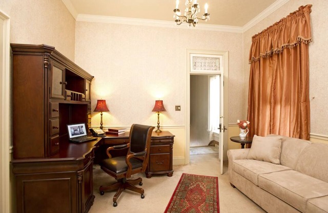 The McCulloch Two Room Guest Suite in the Heart of Downtown