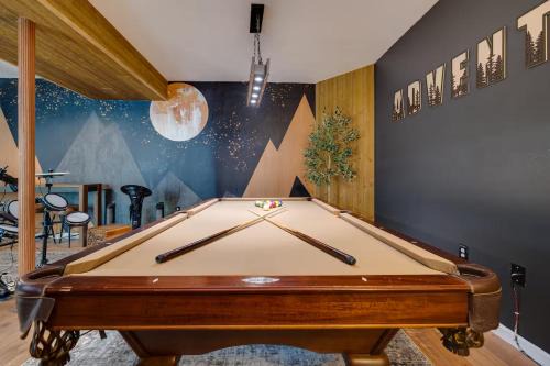 The Mountain Muse - Music, Games, HotTub, Sleeps12, PetsOk