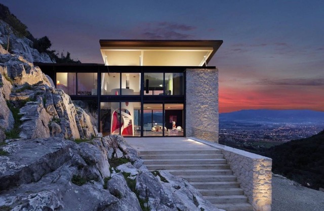 THE ONLY HOUSE IN THE WORLD WITH OPENABLE ROOF. Villa and Guest House with Pool