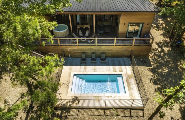 The Quads: 4 Cabins + Pool & Courts