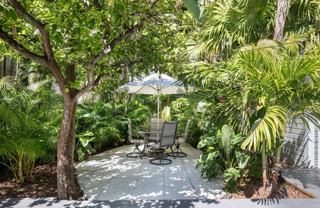 The Southernmost Inn - Adults Only