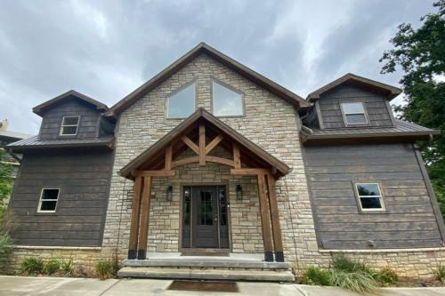 The Sundrop - Pool Table, Arcade Games, Outdoor Hot Tub, + Resort Access