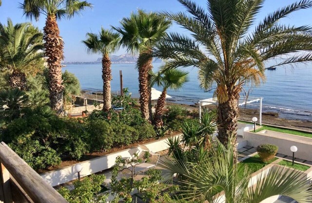 The Villa on the Sea - Navel of Venus